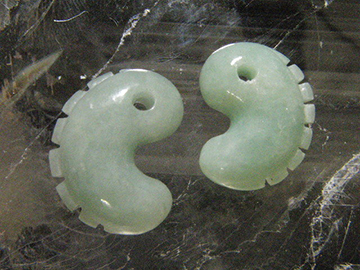 立て髪つき勾玉