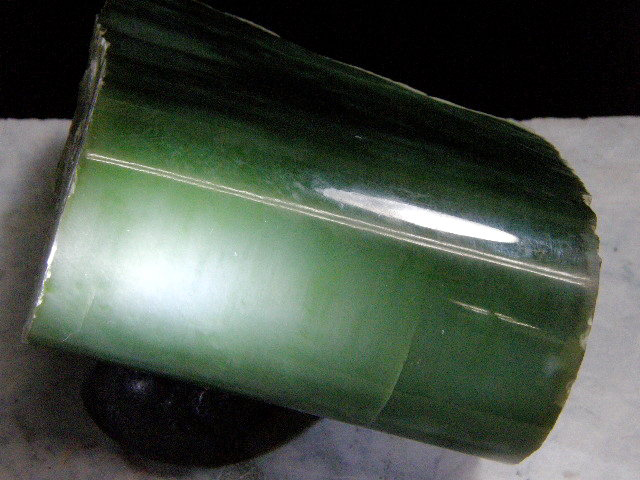 ロシア産のネフライト原石